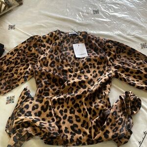 Sisterhood leopard wrap‎ around shirt sleeve top